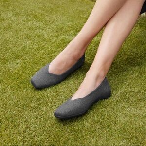 Lightweight Square-Toe V-Cut Flats (Margot Walker)